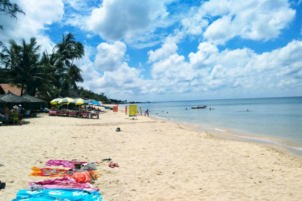 Blue water, yellow sands and clear skies are the perks of coming to Ba Keo Beach